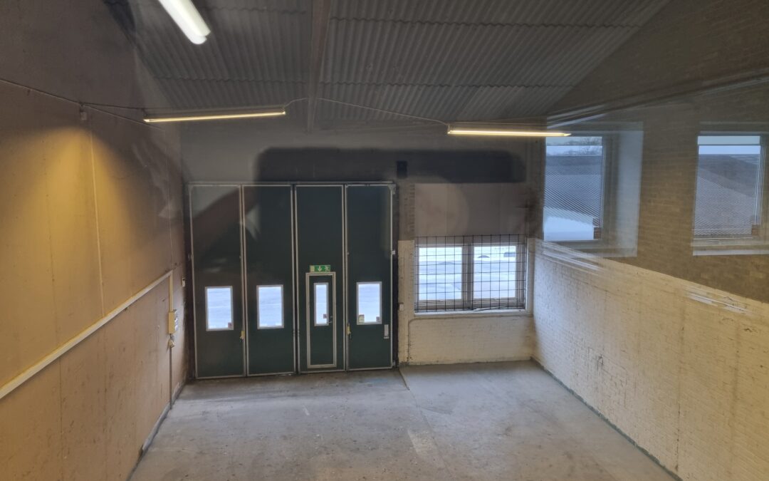 Lagerlokal med kontor på andra våningen